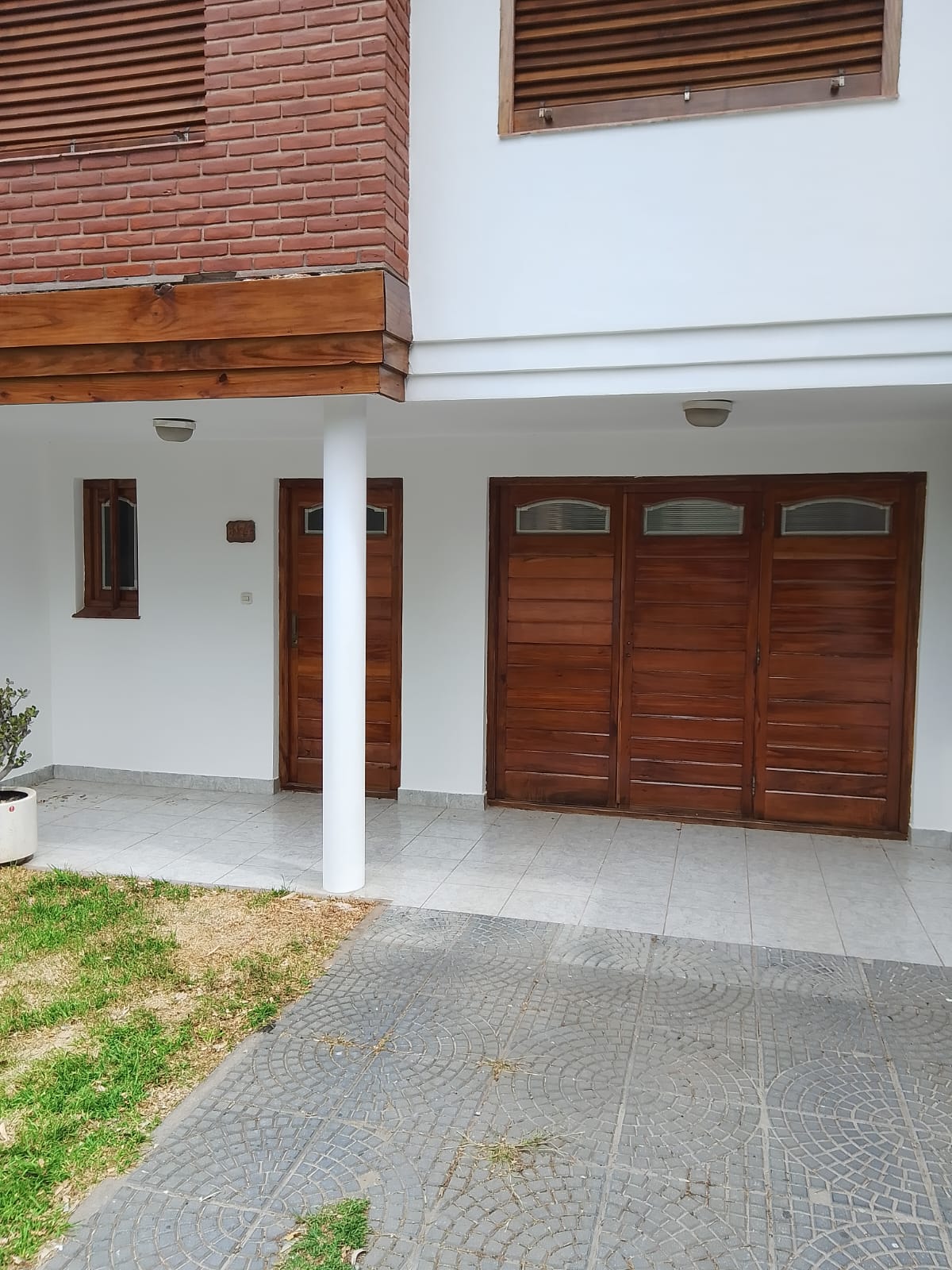 Juego de mesa y sillas